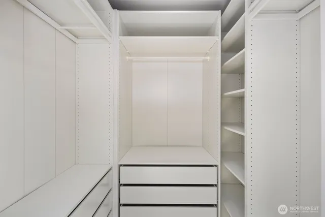 $1,250,000 | 18638 Northeast 55th Way, Unit LL1863, Redmond, WA 98052