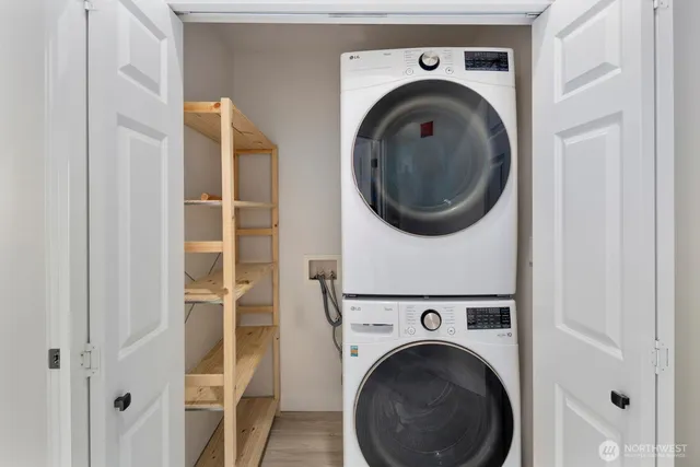 $1,250,000 | 18638 Northeast 55th Way, Unit LL1863, Redmond, WA 98052