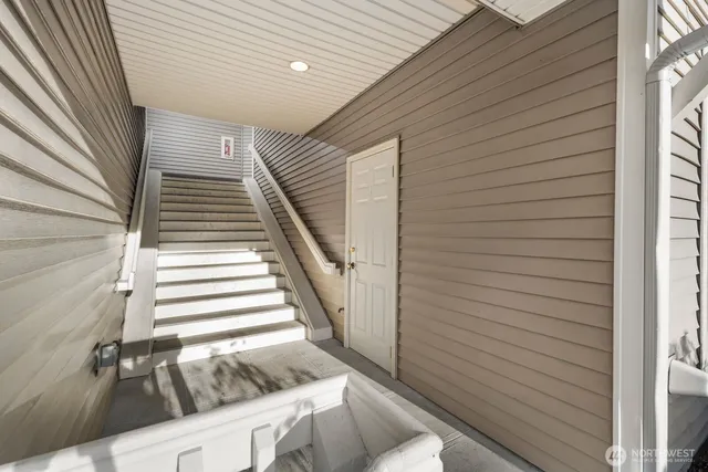 $1,250,000 | 18638 Northeast 55th Way, Unit LL1863, Redmond, WA 98052