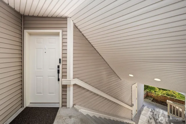 $1,250,000 | 18638 Northeast 55th Way, Unit LL1863, Redmond, WA 98052