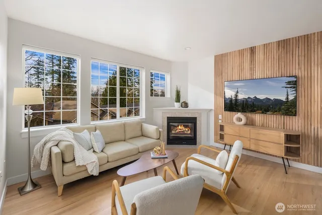 $1,250,000 | 18638 Northeast 55th Way, Unit LL1863, Redmond, WA 98052