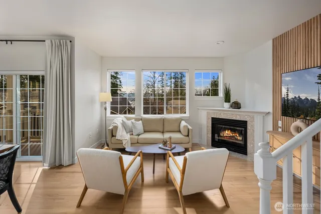 $1,250,000 | 18638 Northeast 55th Way, Unit LL1863, Redmond, WA 98052