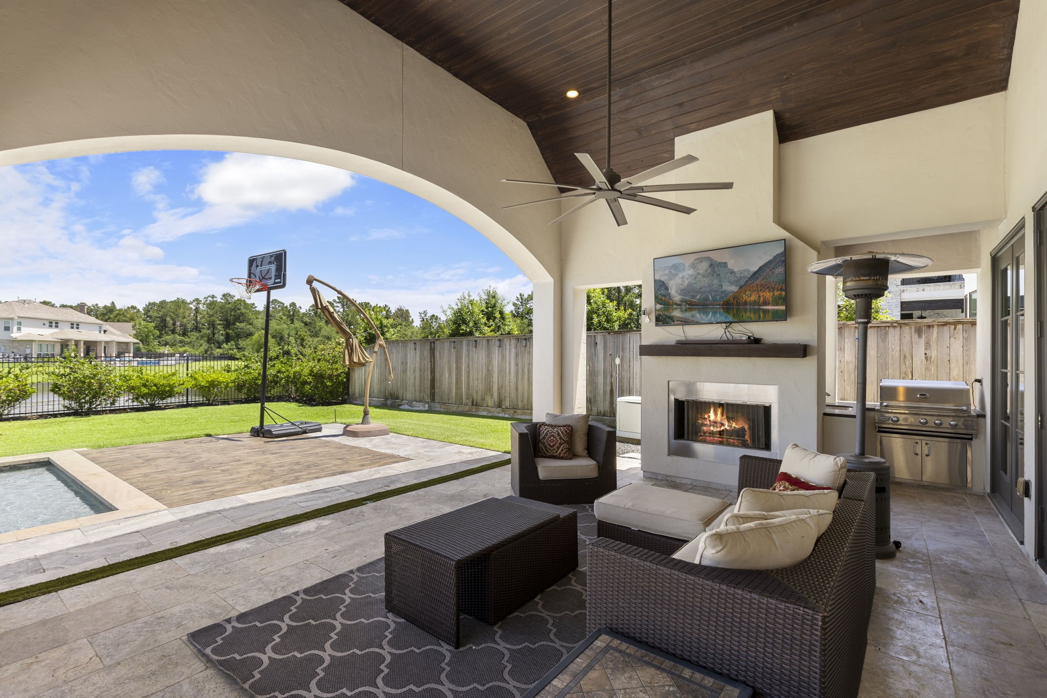 6806 West Warwick Lake Lane Spring, TX 77389 - Photo 44 of 50 a outdoor space with patio the couches and a fireplace