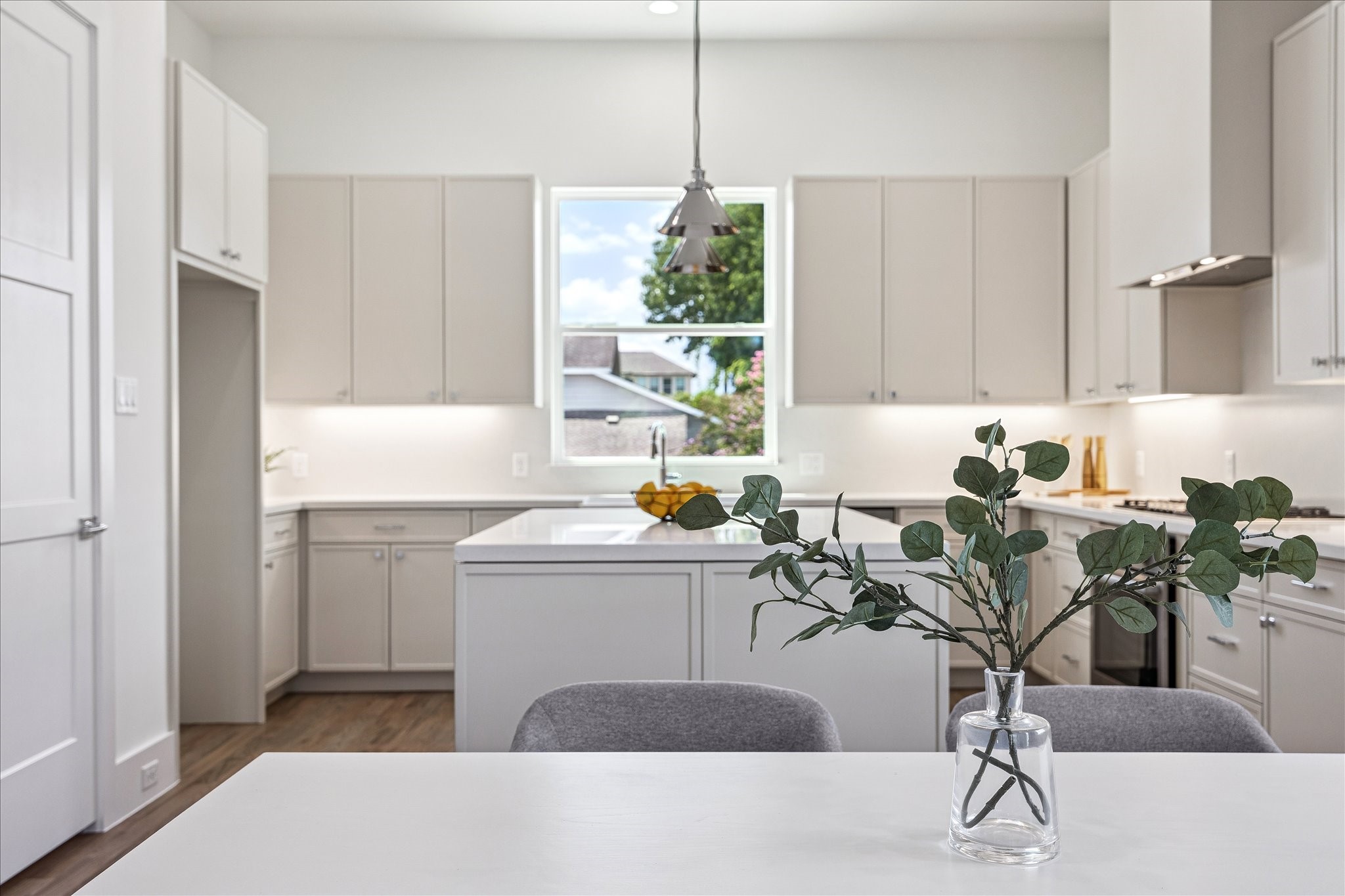 306 Fowler Street Houston, TX 77007 - Photo 9 of 29 Light-filled kitchen overlooking dining and living.
