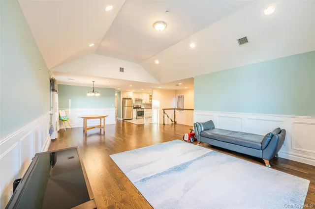 $2,350,000 | 45-15 Browvale Lane | Little Neck