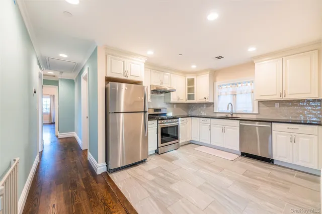 $2,350,000 | 45-15 Browvale Lane | Little Neck