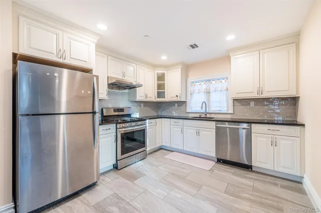 $2,350,000 | 45-15 Browvale Lane | Little Neck