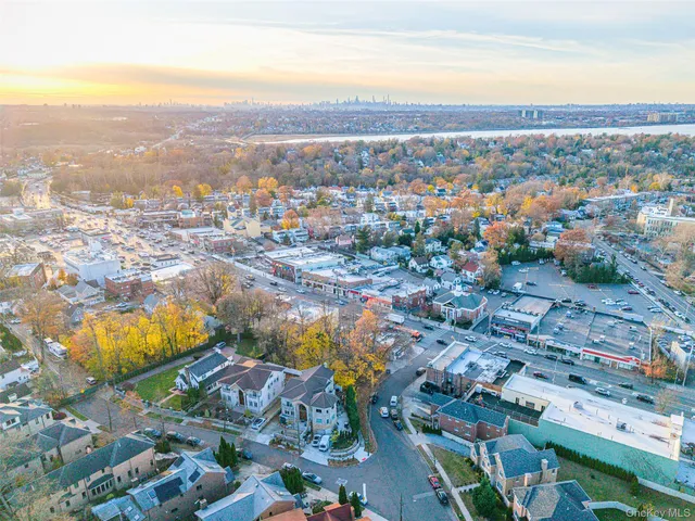 $2,350,000 | 45-15 Browvale Lane | Little Neck