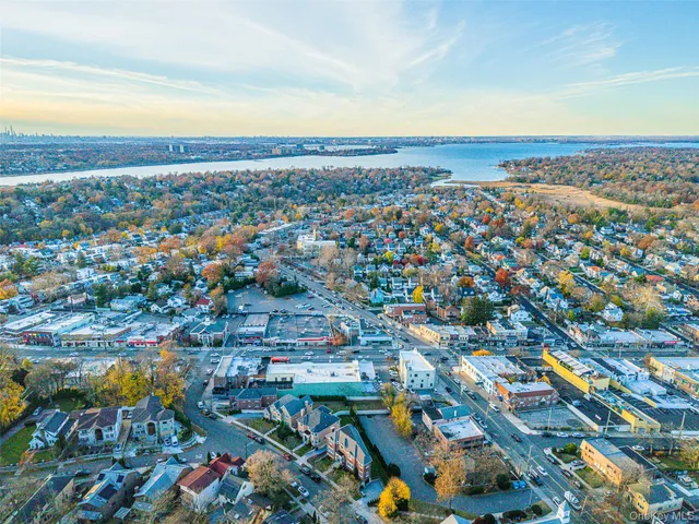 $2,350,000 | 45-15 Browvale Lane | Little Neck