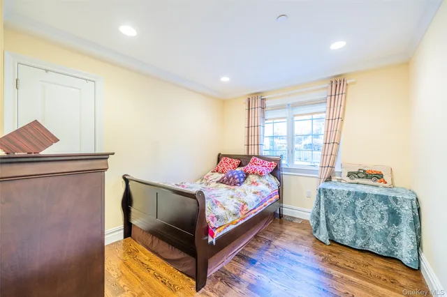 $2,350,000 | 45-15 Browvale Lane | Little Neck