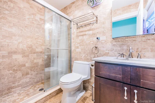 $2,350,000 | 45-15 Browvale Lane | Little Neck