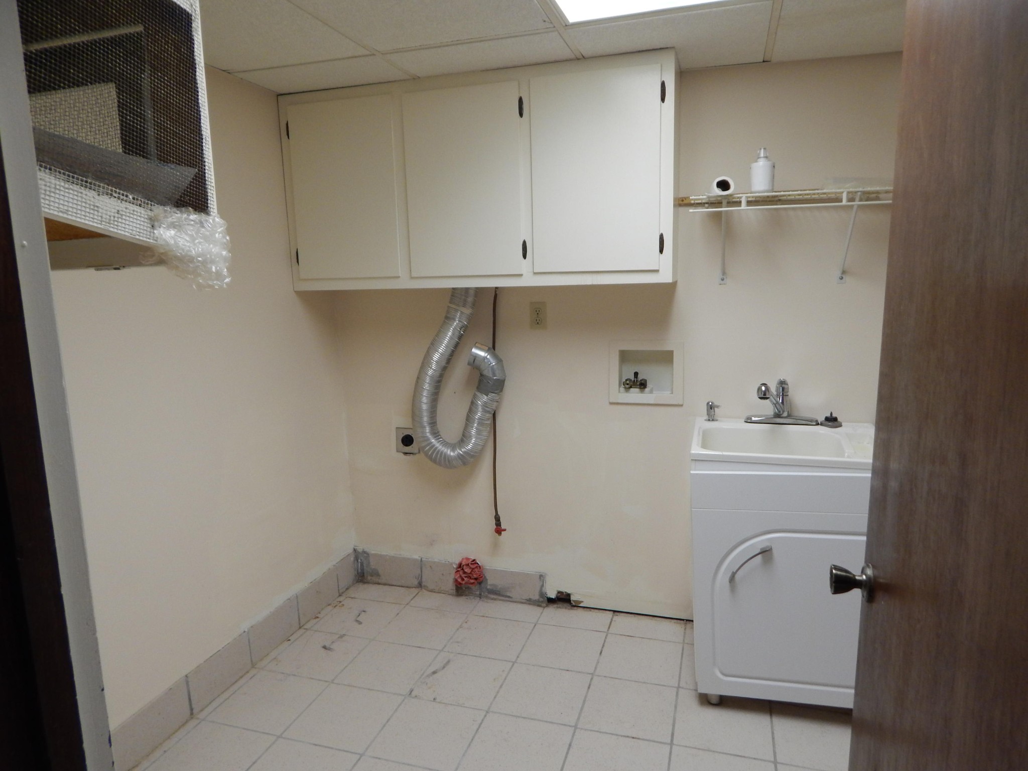 310 Houston Road Crossville, TN 38555 - Photo 31 of 40 a bathroom with a sink and a shower