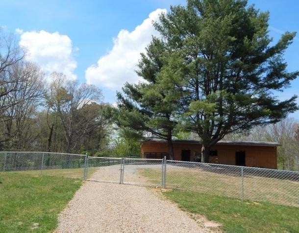 310 Houston Road Crossville, TN 38555 - Photo 35 of 40 a view of a backyard