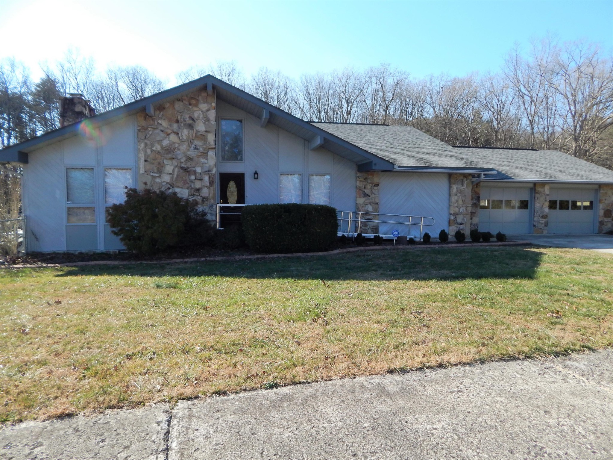 310 Houston Road Crossville, TN 38555 - Photo 6 of 40 a front view of house with yard