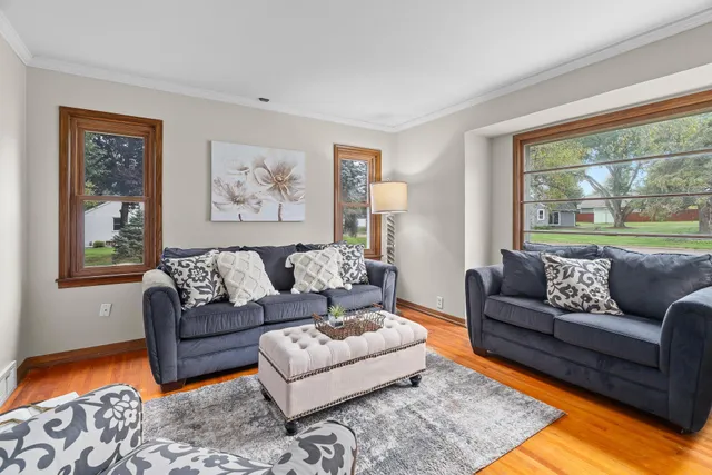 $349,900 | 7650 Stillwater Way North, Oakdale, MN 55128