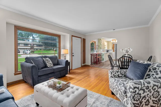 $349,900 | 7650 Stillwater Way North, Oakdale, MN 55128