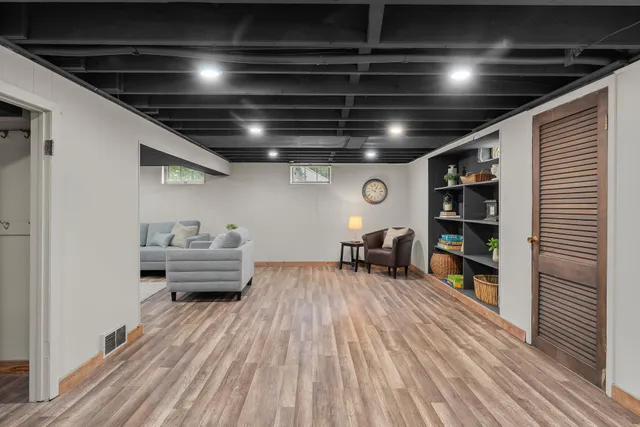 $349,900 | 7650 Stillwater Way North, Oakdale, MN 55128