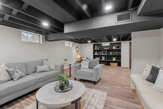 $349,900 | 7650 Stillwater Way North, Oakdale, MN 55128