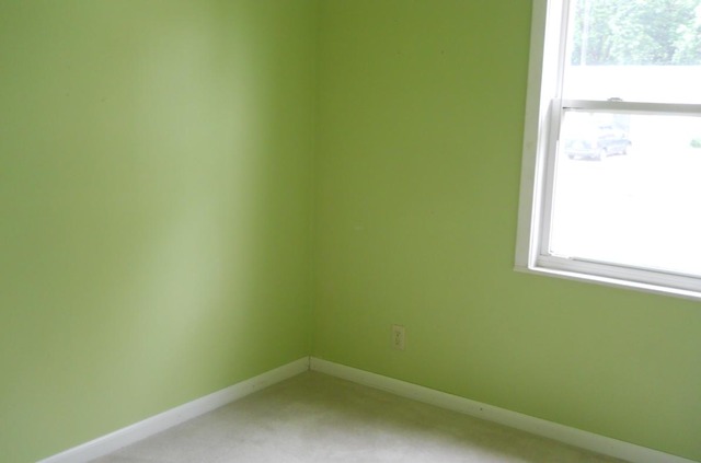 1290 Post Road Aurora, IL 60506 - Photo 4 of 7 a small space