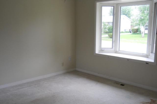 1290 Post Road Aurora, IL 60506 - Photo 7 of 7 an empty room with a window