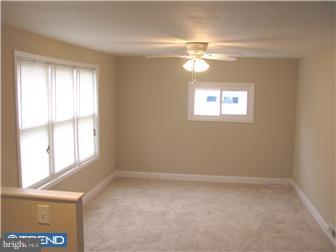 28 Matthews Road Newark, DE 19713 - Photo 2 of 12 Living Room