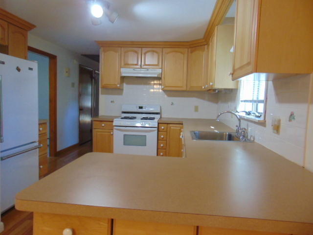 11 Locust Grove Road Harwich, MA 02645 - Photo 5 of 8 11 Locust Grove Rd Harwich 010