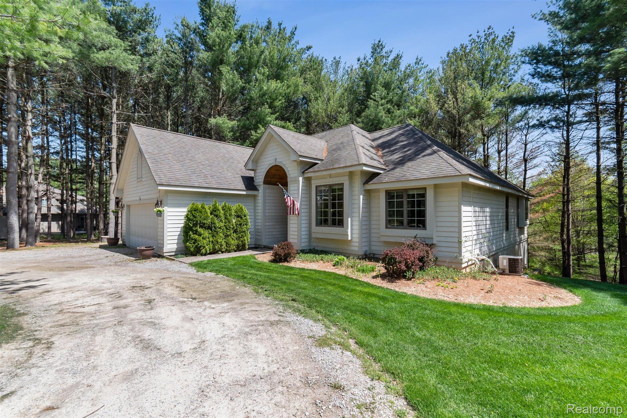 930 Gulley Road Howell, MI 48843 - Photo 2 of 44 Gallery Image 2