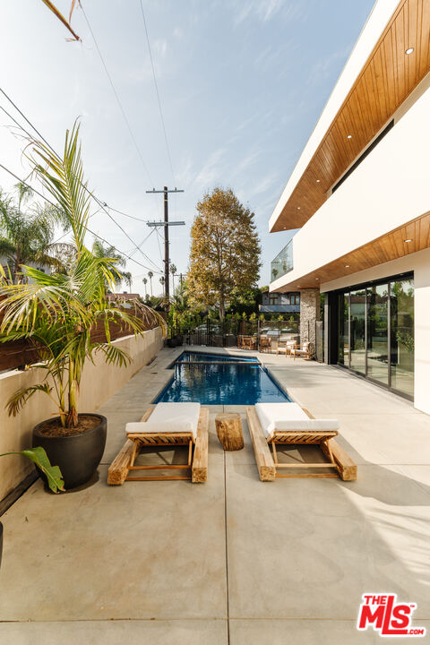 726 Howard Street Marina del Rey, CA 90292 - Photo 39 of 47 a view of a patio with swimming pool table and chairs