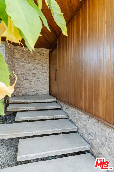 726 Howard Street Marina del Rey, CA 90292 - Photo 4 of 47 a view of entryway