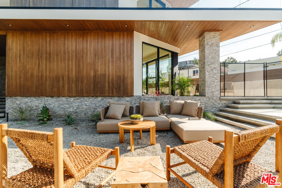 726 Howard Street Marina del Rey, CA 90292 - Photo 44 of 47 a outdoor living space with furniture