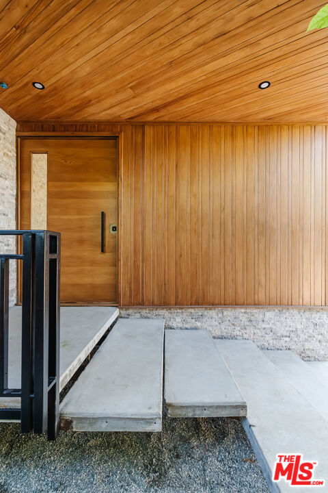 726 Howard Street Marina del Rey, CA 90292 - Photo 5 of 47 a view of wooden door