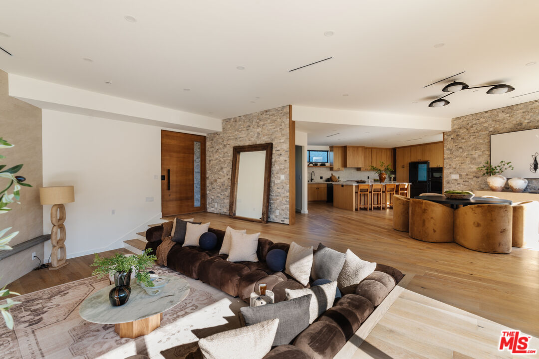 726 Howard Street Marina del Rey, CA 90292 - Photo 9 of 47 a living room with furniture kitchen view and a table