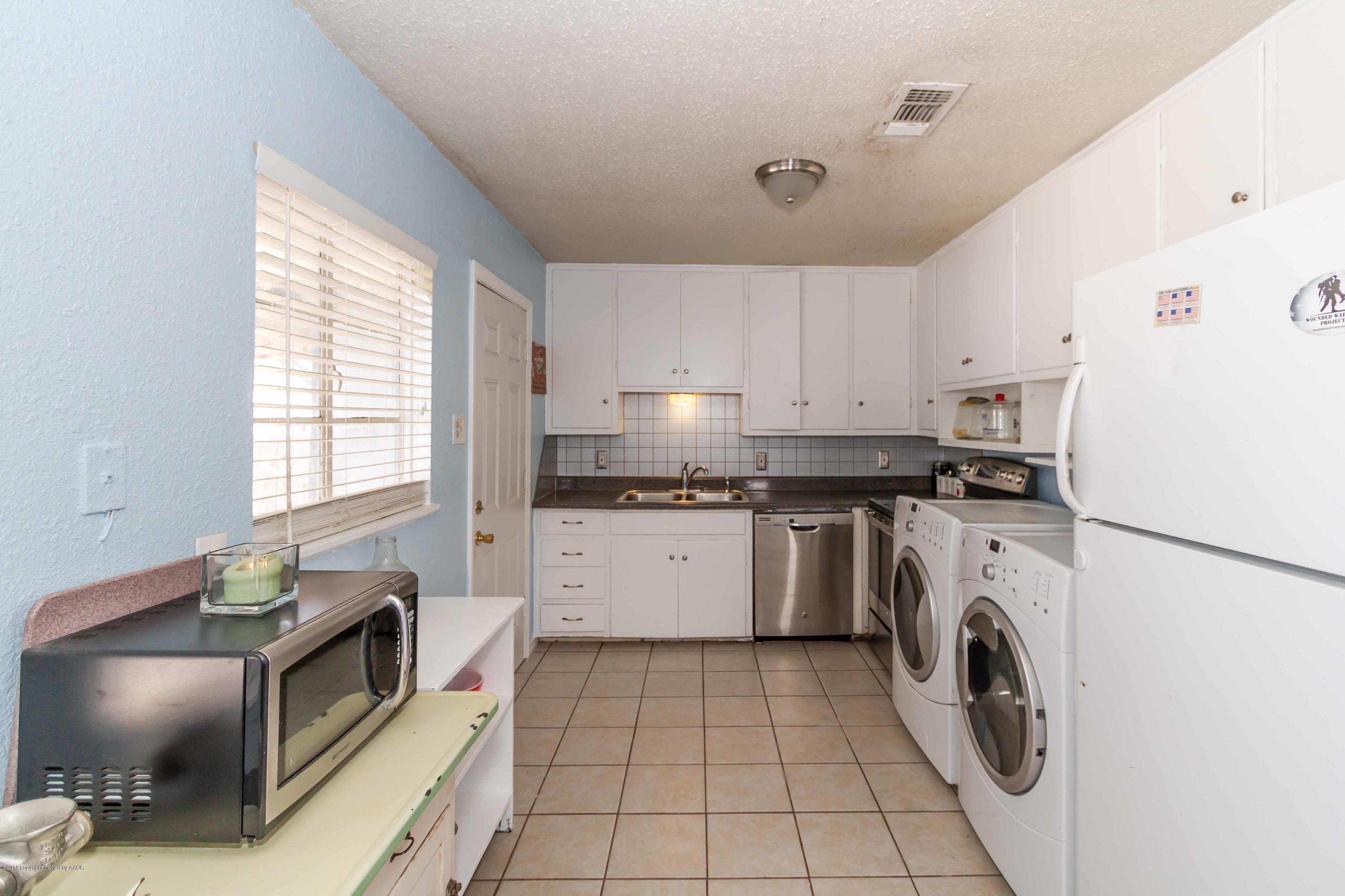 4431 Cline Road Amarillo, TX 79110 - Photo 11 of 33 KITCHEN VIEW 1