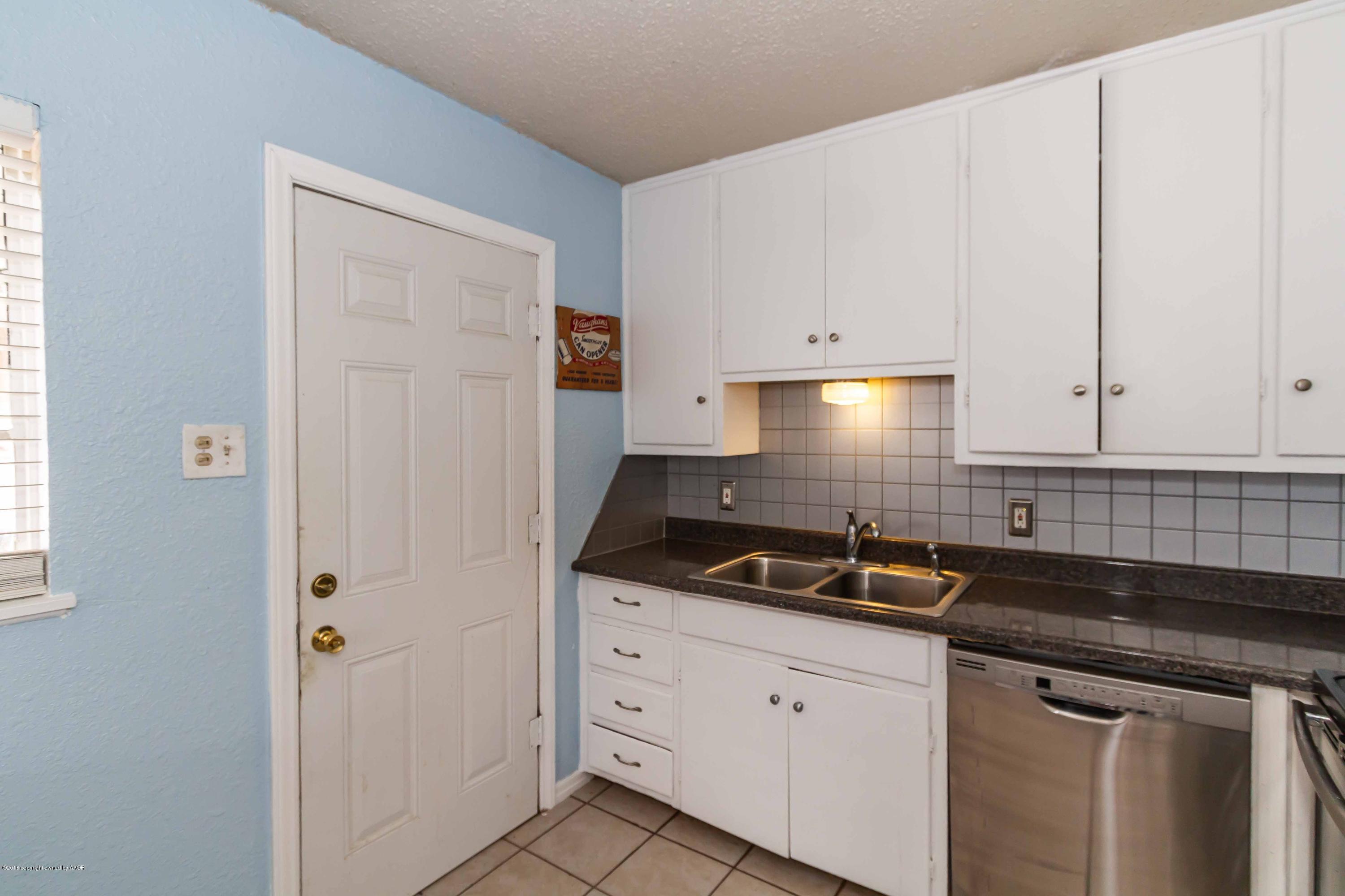 4431 Cline Road Amarillo, TX 79110 - Photo 16 of 33 KITCHEN VIEW 6