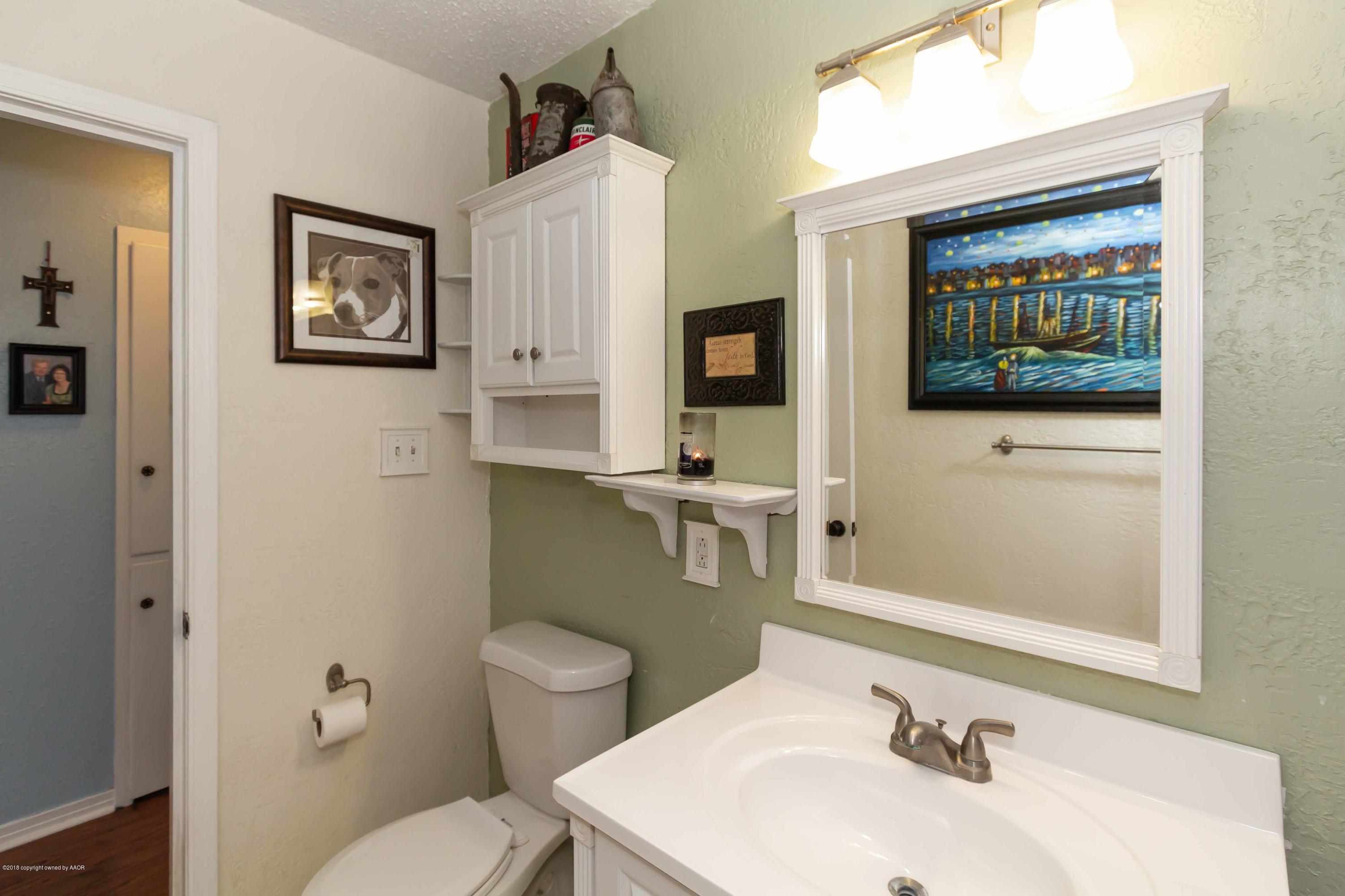 4431 Cline Road Amarillo, TX 79110 - Photo 28 of 33 BATHROOM VIEW 2