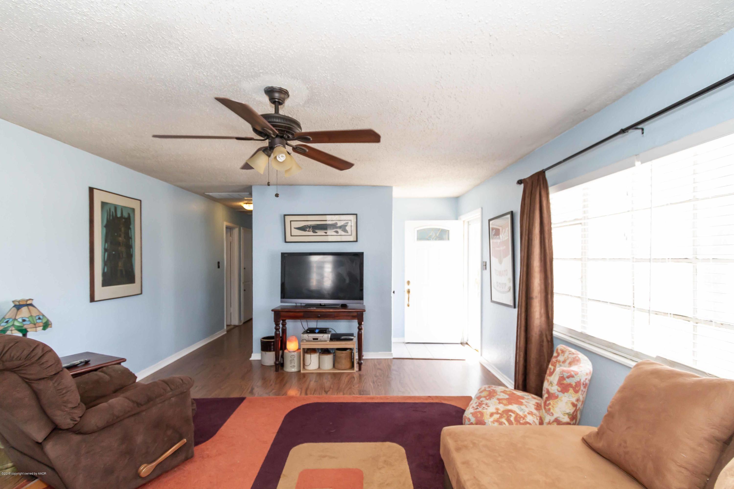 4431 Cline Road Amarillo, TX 79110 - Photo 6 of 33 LIVING ROOM VIEW 2