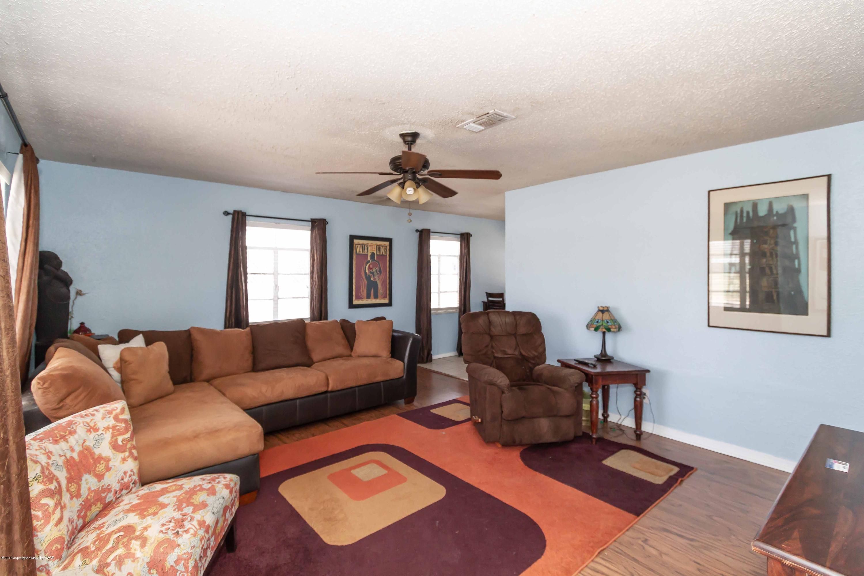 4431 Cline Road Amarillo, TX 79110 - Photo 7 of 33 LIVING ROOM VIEW 3