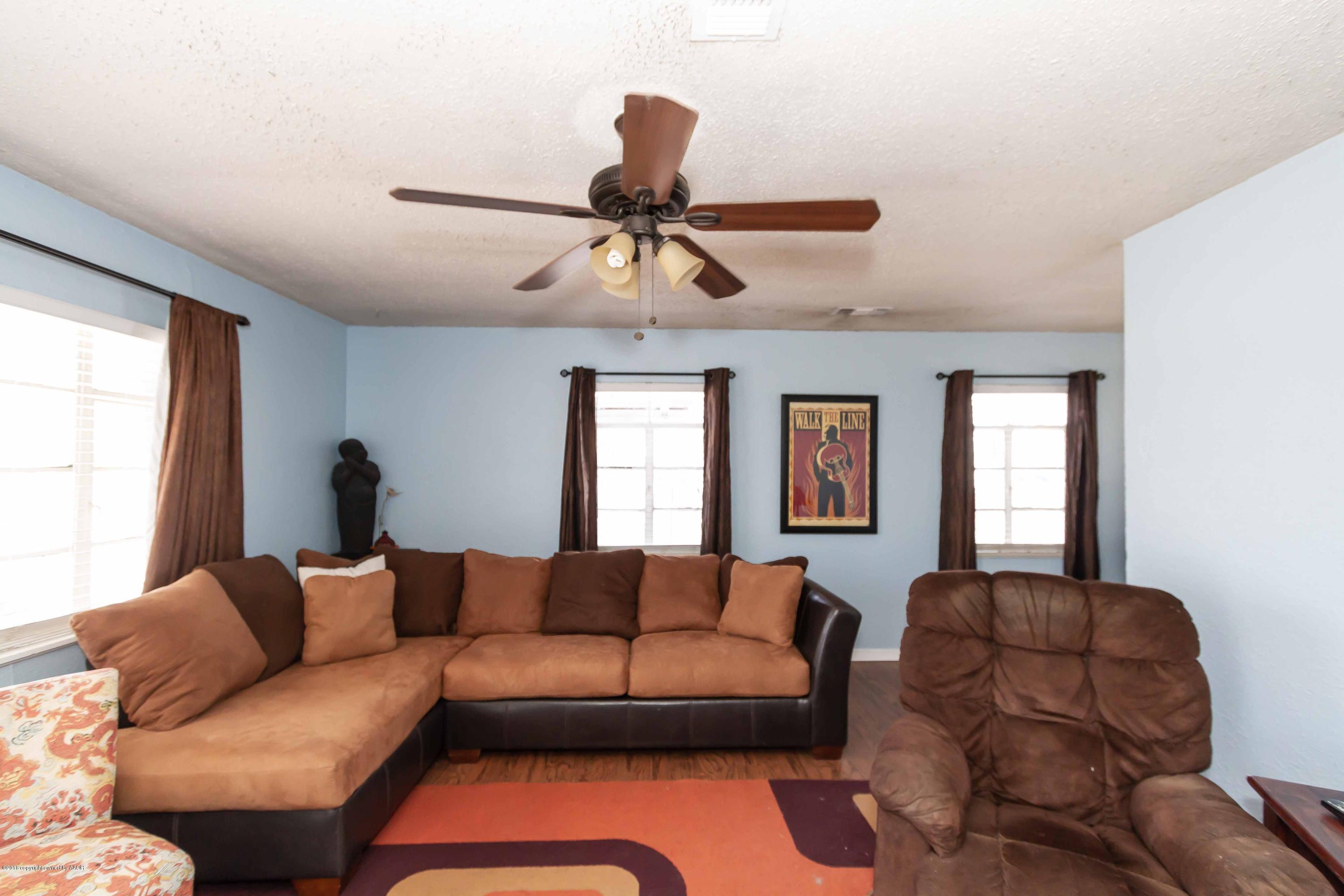 4431 Cline Road Amarillo, TX 79110 - Photo 8 of 33 LIVING ROOM VIEW 4