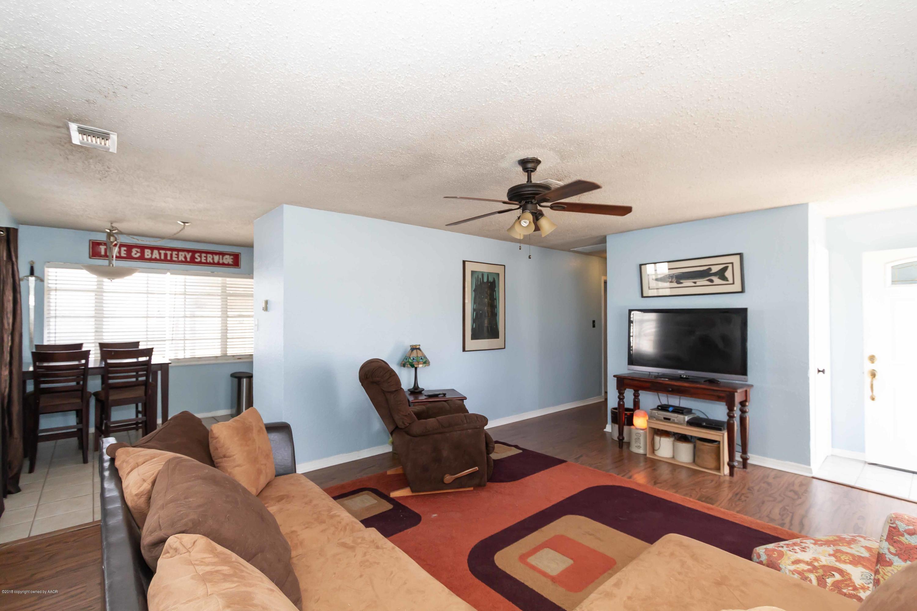 4431 Cline Road Amarillo, TX 79110 - Photo 10 of 33 LIVING ROOM VIEW 6