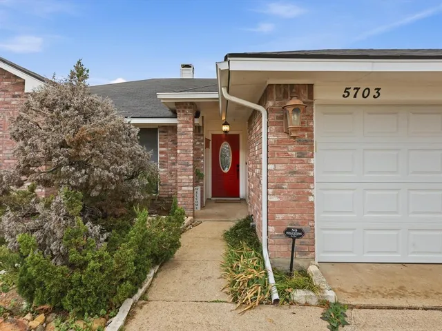 $300,000 | 5703 Prescott Drive, Arlington, TX 76018