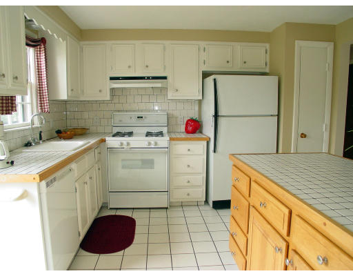 19 Old Bolton Road Hudson, MA 01749 - Photo 2 of 11 Gallery Image 2