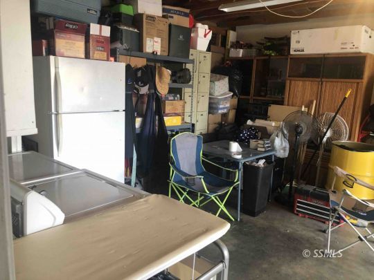 125 South Broadway Street Ridgecrest, CA 93555 - Photo 14 of 24 a room with musical instruments