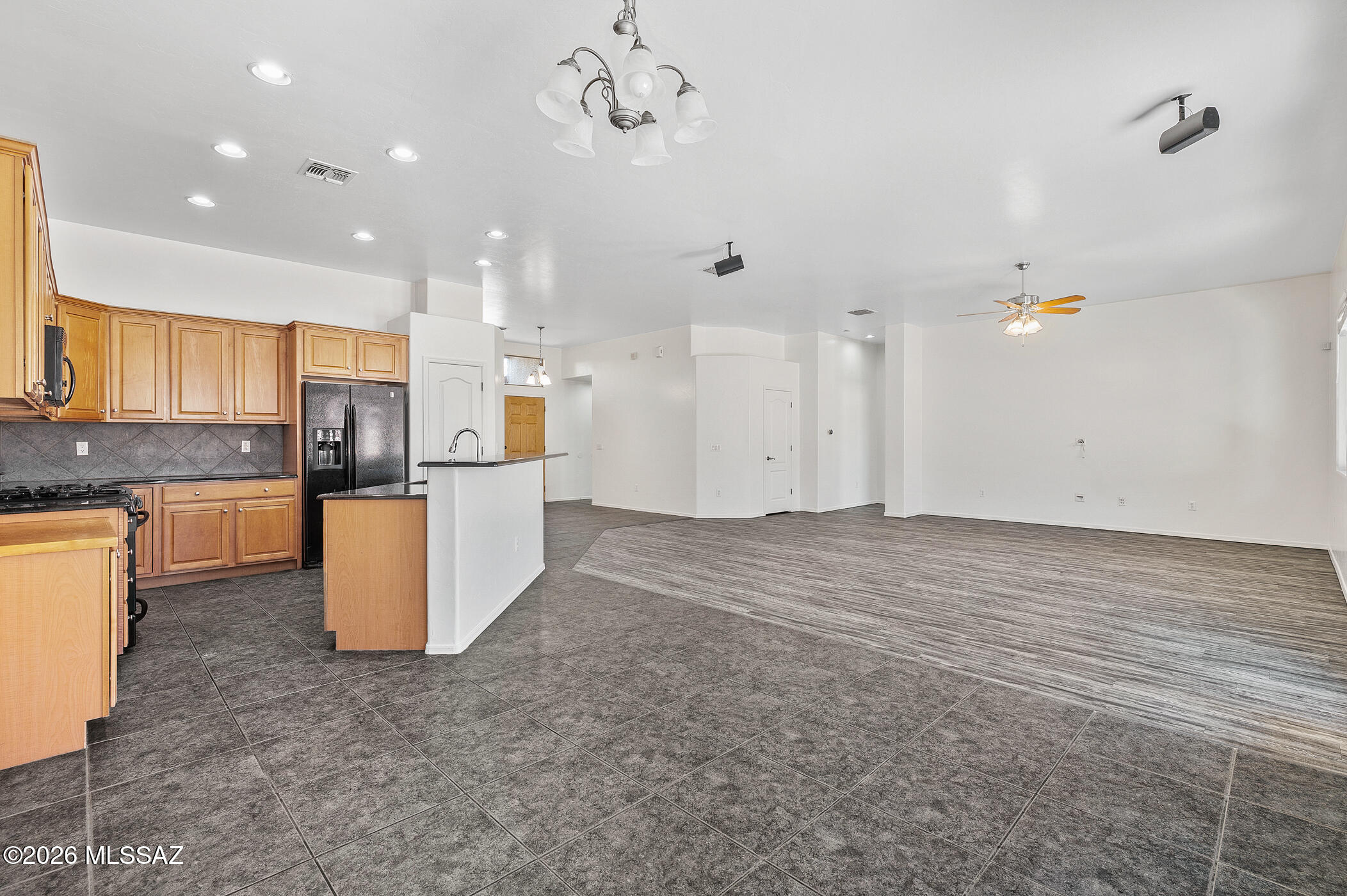 1053 South Seldon Place Vail, AZ 85641 - Photo 11 of 45 Dining Area
