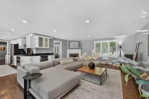 $1,250,000 | 5726 Howe Drive, Fairway, KS 66205