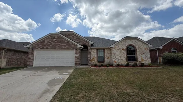 $2,500 | 1510 White Willow Lane, Arlington, TX 76002