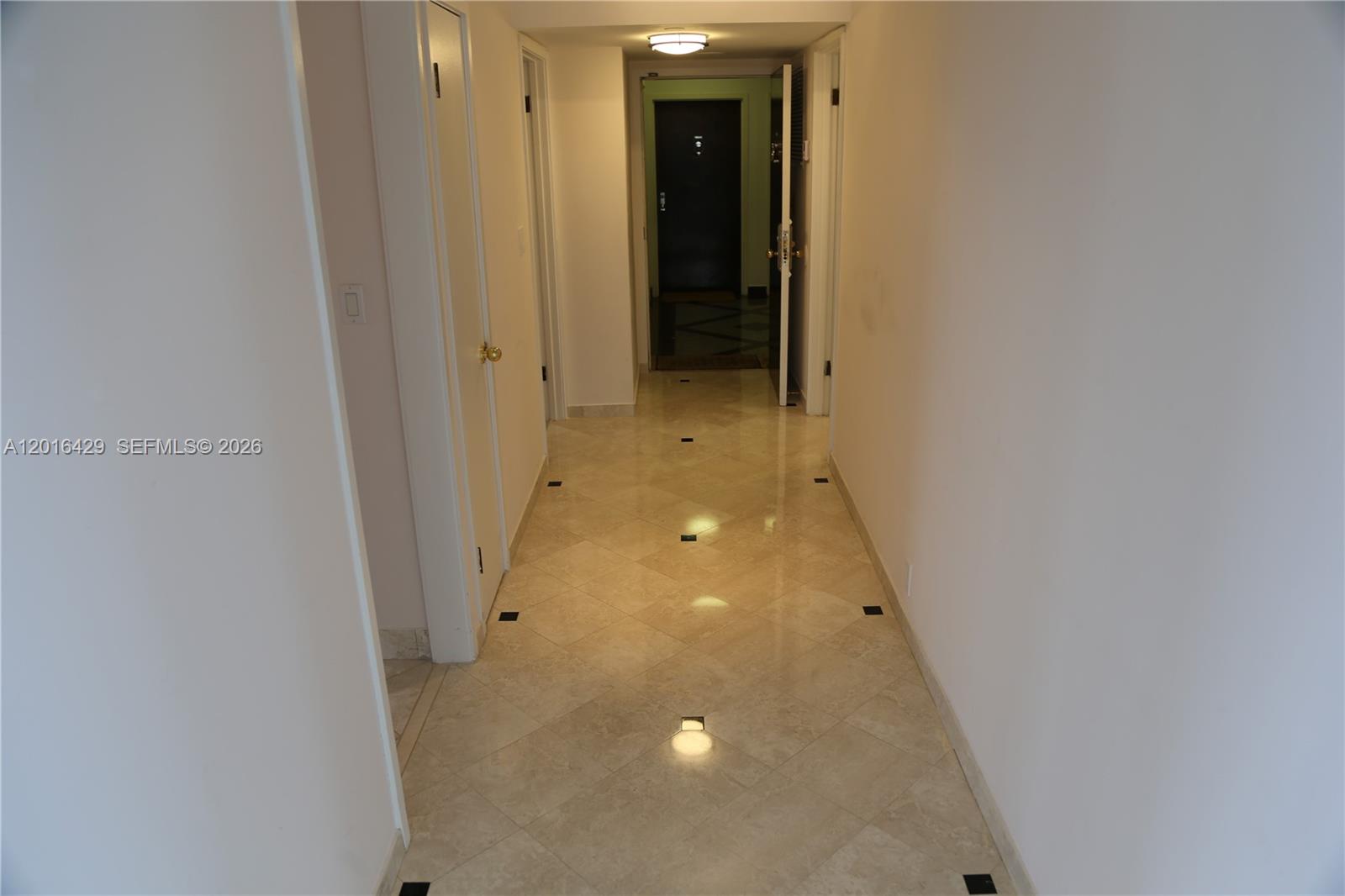 1541 Brickell Avenue, Unit A3101 Miami, FL 33129 - Photo 14 of 32 FoyerSplit Plan