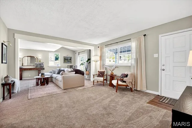 $324,999 | 277 Ramsey Lane, Ballwin, MO 63021