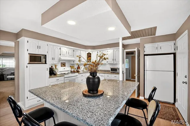 $324,999 | 277 Ramsey Lane, Ballwin, MO 63021