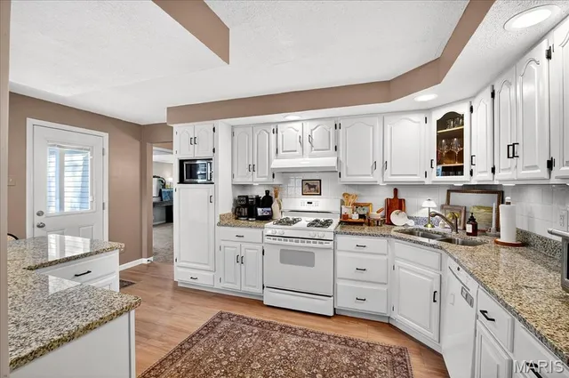 $324,999 | 277 Ramsey Lane, Ballwin, MO 63021