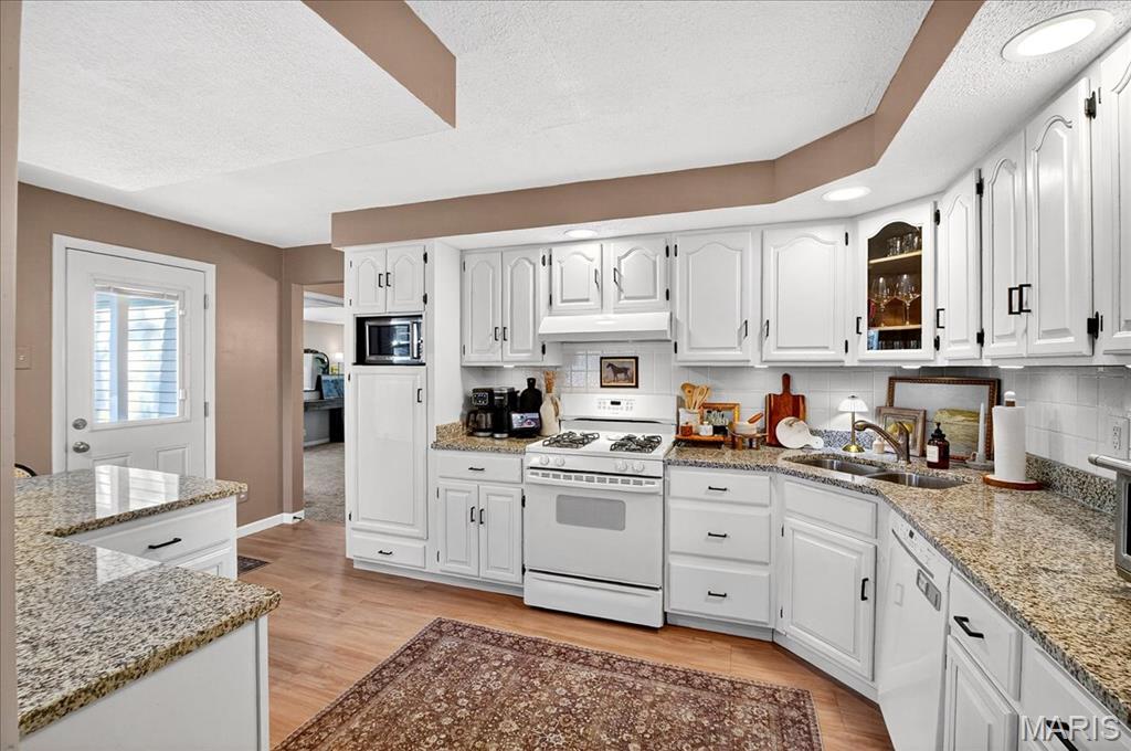 277 Ramsey Lane Ballwin, MO 63021 - Photo 4 of 27